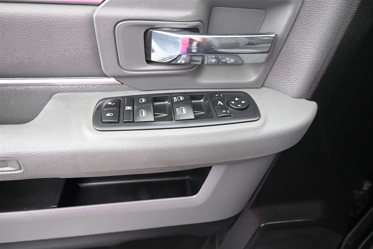 RAM 1500 SLT Crew Cab SWB 4WD 2017