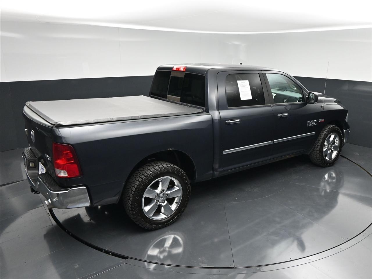 RAM 1500 SLT Crew Cab SWB 4WD 2017