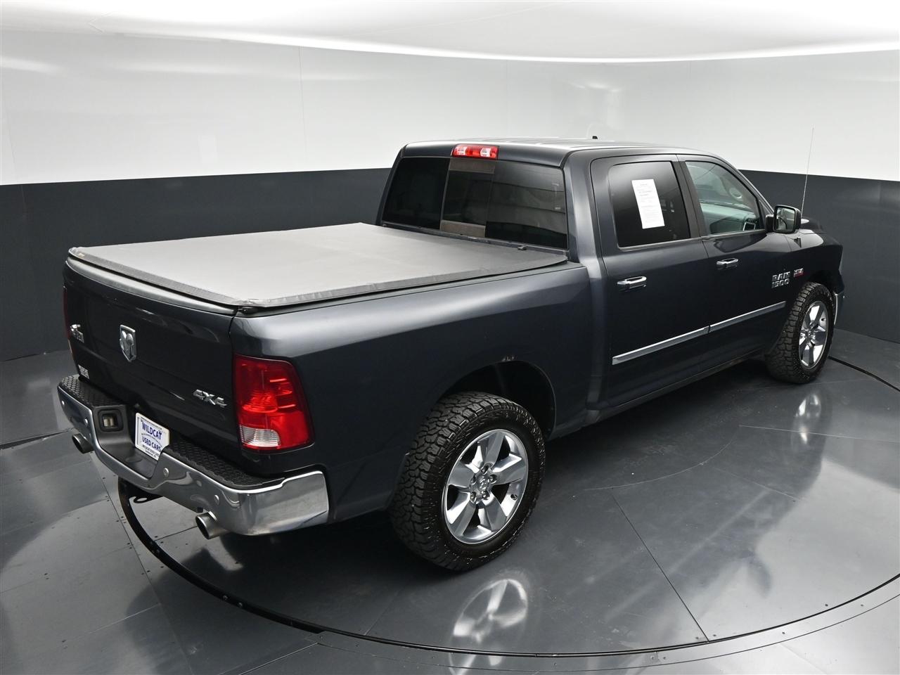 RAM 1500 SLT Crew Cab SWB 4WD 2017