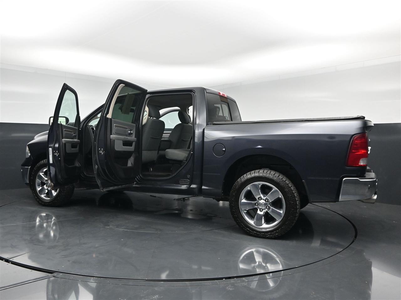 RAM 1500 SLT Crew Cab SWB 4WD 2017