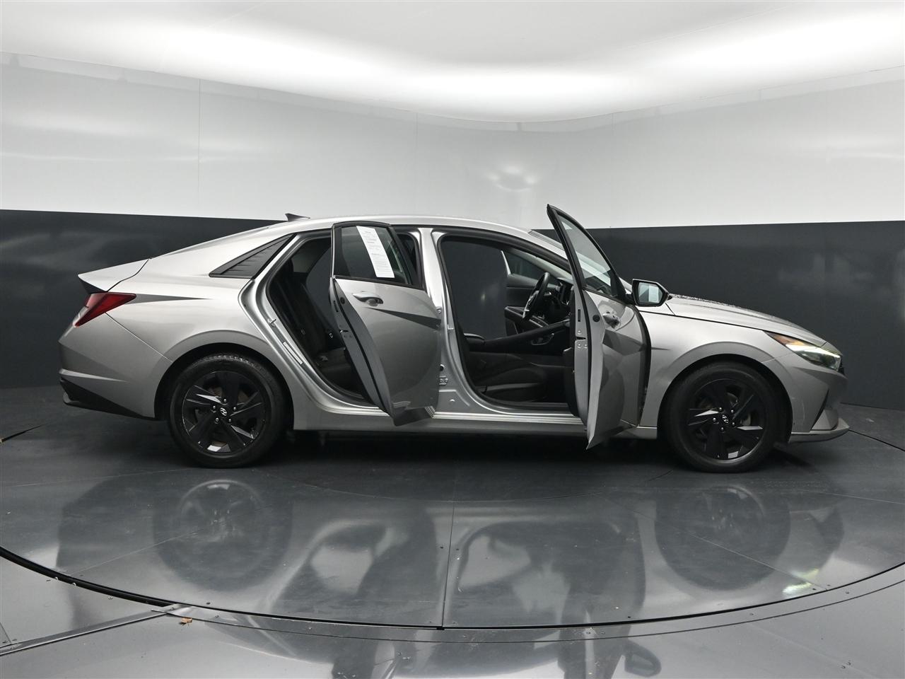Hyundai Elantra SEL 2021