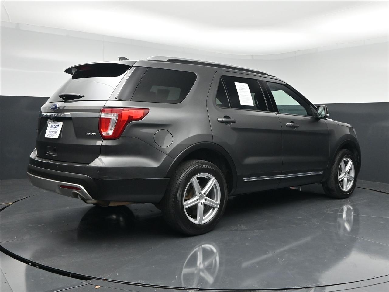 Ford Explorer XLT 4WD 2017