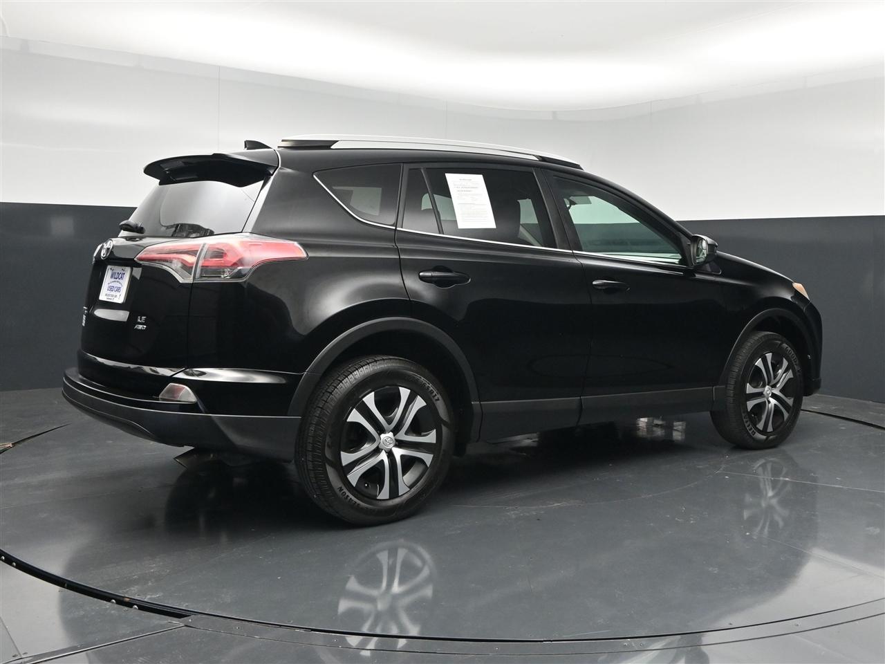Toyota RAV4 LE AWD 2016