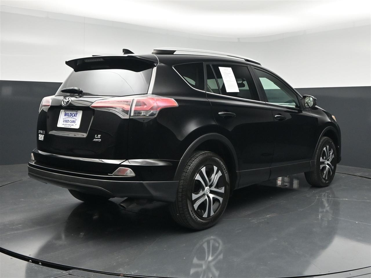 Toyota RAV4 LE AWD 2016