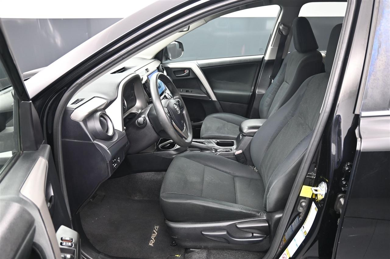 Toyota RAV4 LE AWD 2016