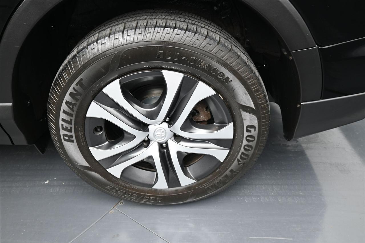 Toyota RAV4 LE AWD 2016