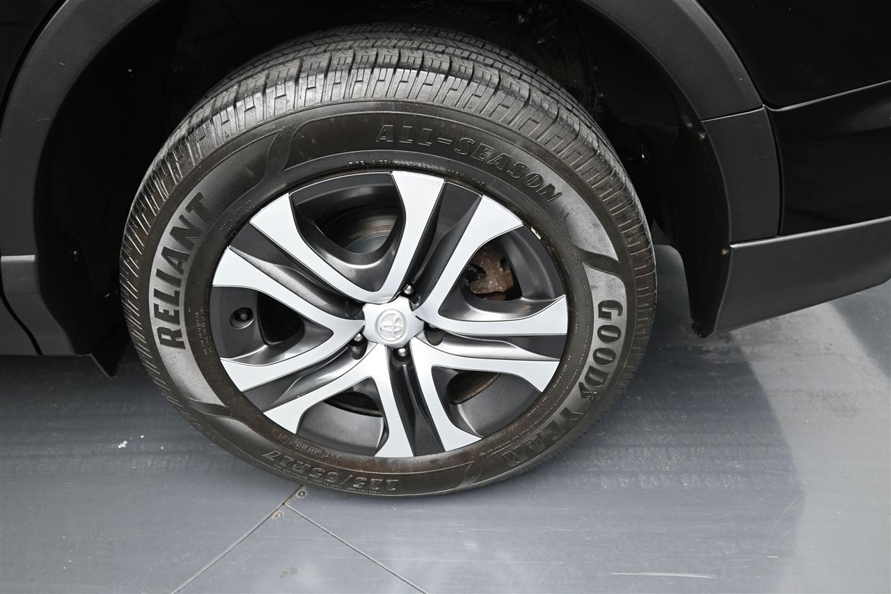 Toyota RAV4 LE AWD 2016