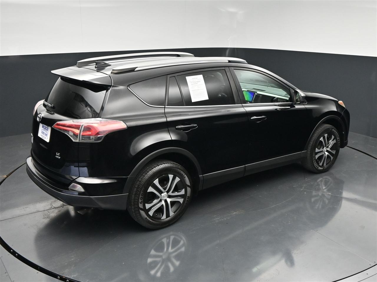 Toyota RAV4 LE AWD 2016