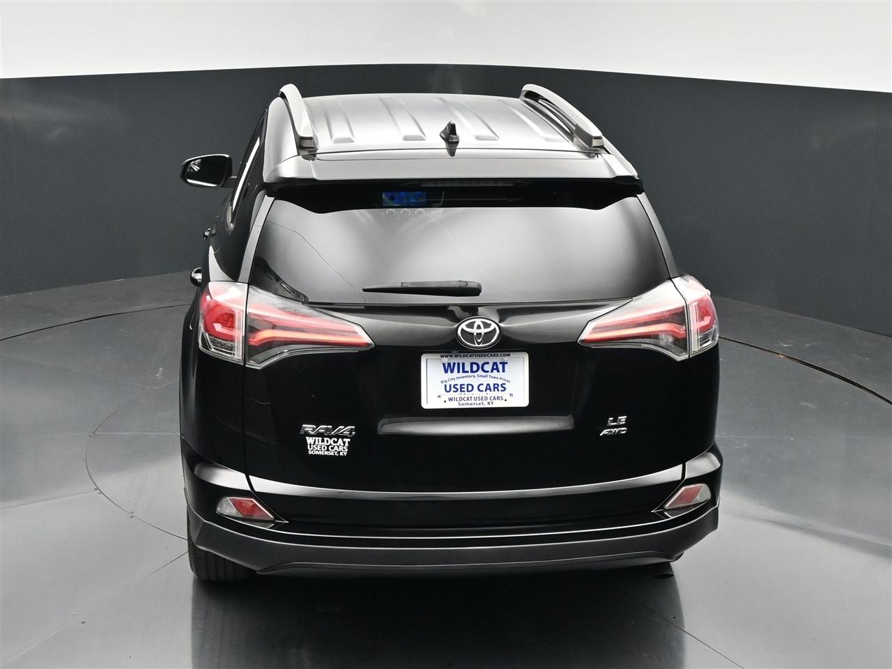 Toyota RAV4 LE AWD 2016