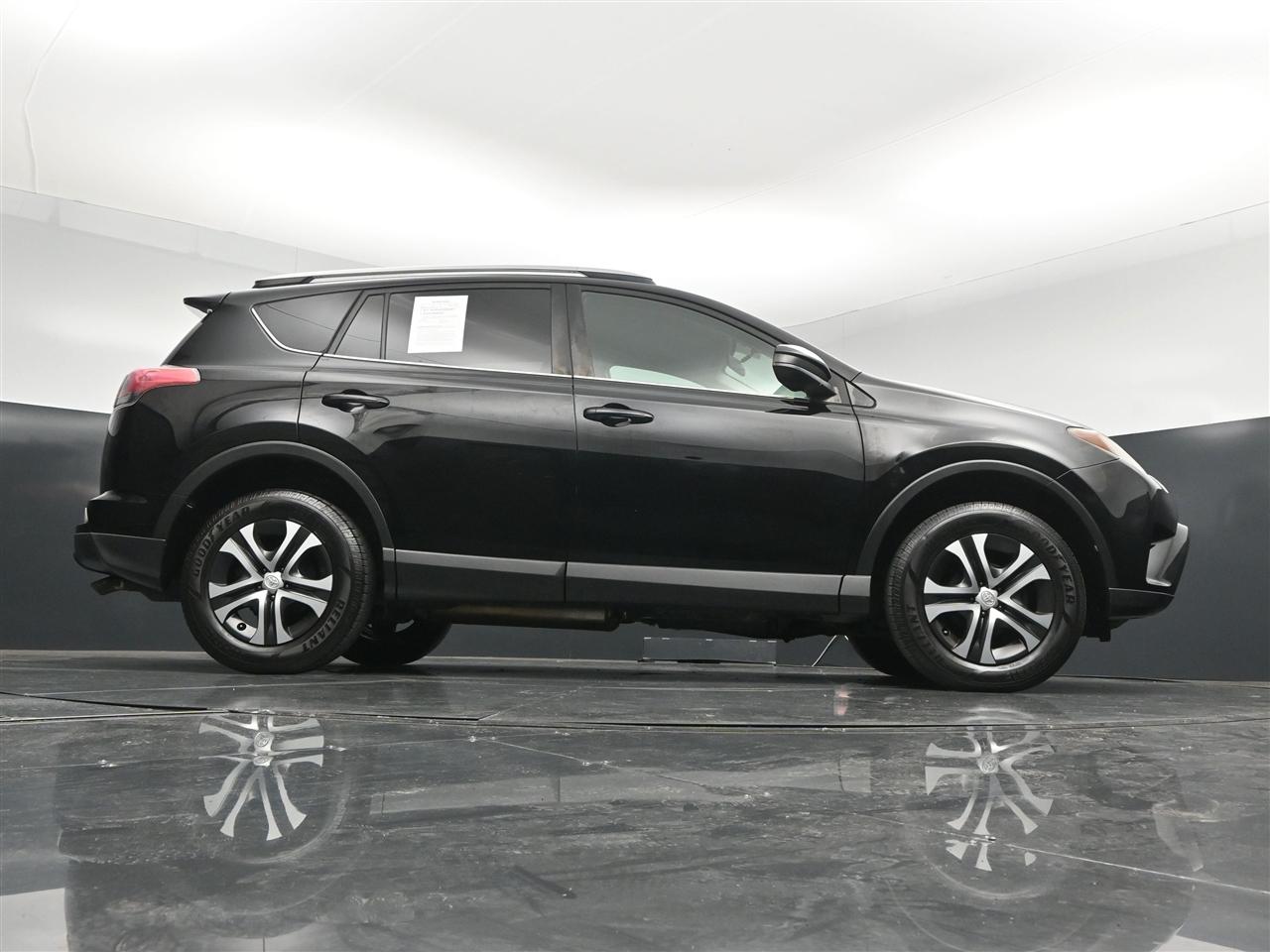 Toyota RAV4 LE AWD 2016