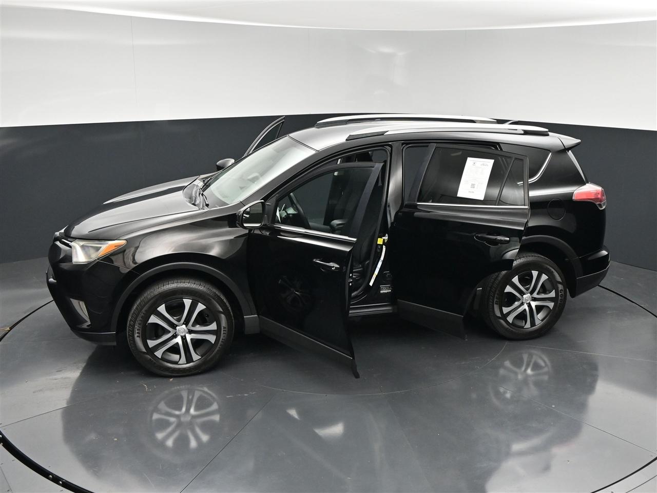 Toyota RAV4 LE AWD 2016