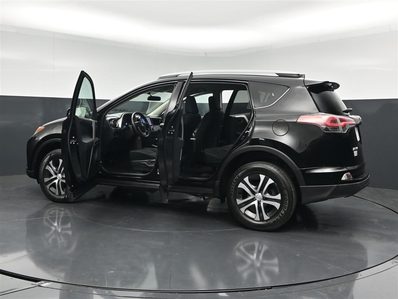 Toyota RAV4 LE AWD 2016
