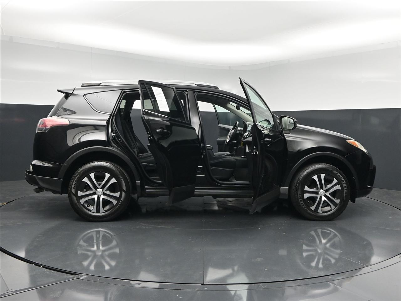 Toyota RAV4 LE AWD 2016
