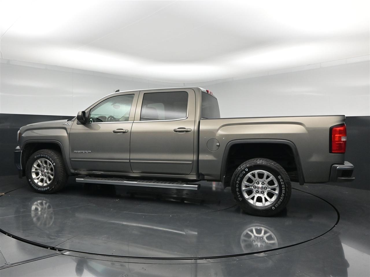 GMC Sierra 1500 SLE Crew Cab Long Box 4WD 2017