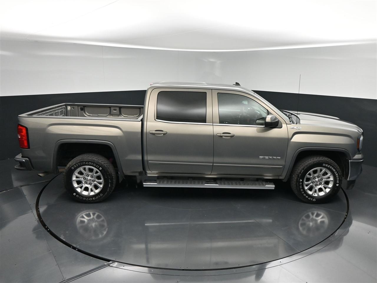 GMC Sierra 1500 SLE Crew Cab Long Box 4WD 2017