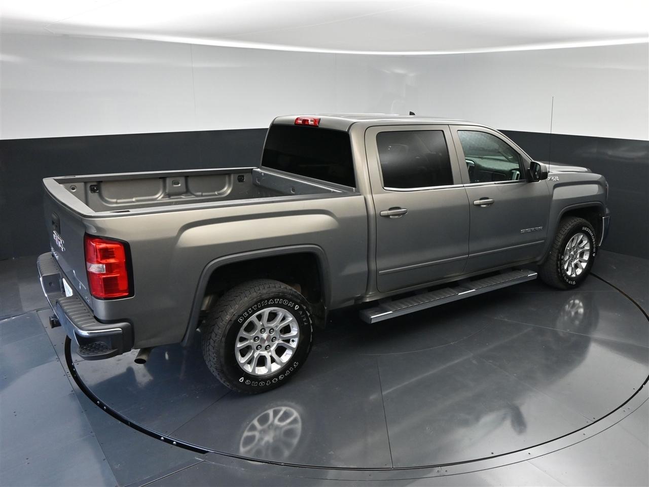 GMC Sierra 1500 SLE Crew Cab Long Box 4WD 2017