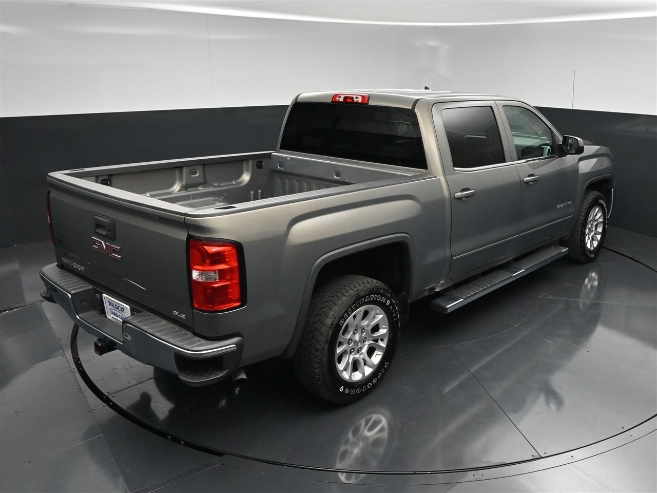GMC Sierra 1500 SLE Crew Cab Long Box 4WD 2017
