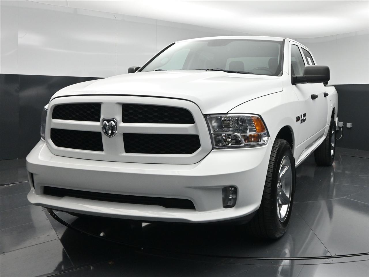 RAM 1500 Tradesman Crew Cab SWB 4WD 2015