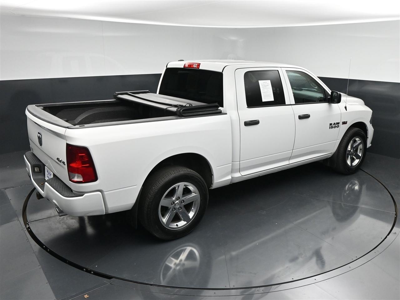 RAM 1500 Tradesman Crew Cab SWB 4WD 2015