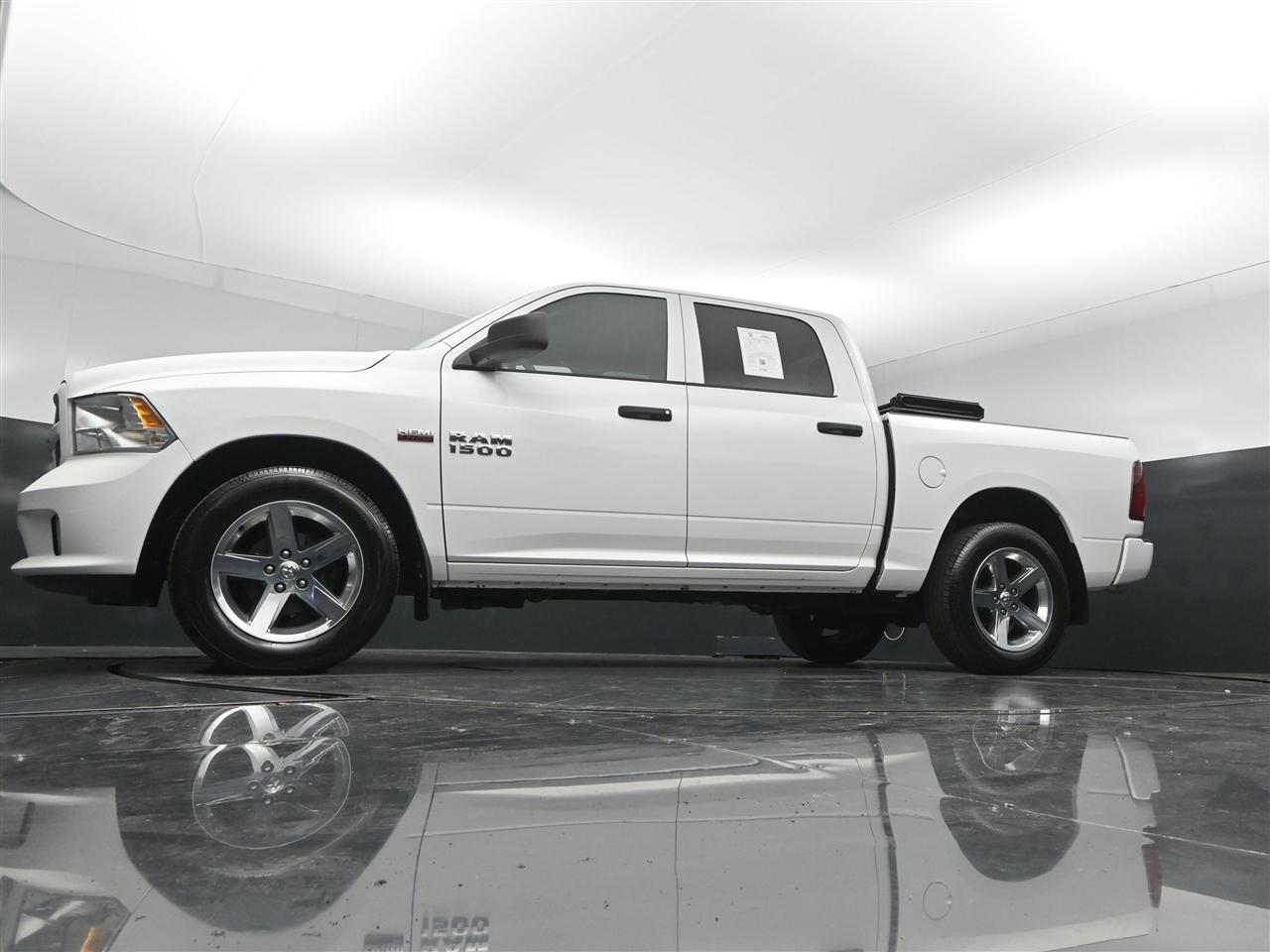 RAM 1500 Tradesman Crew Cab SWB 4WD 2015