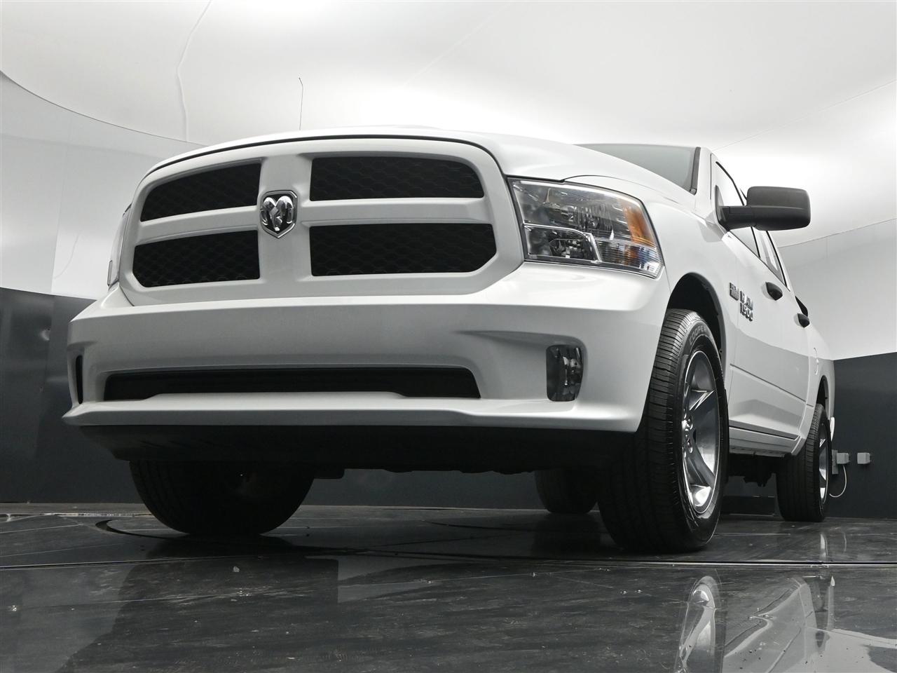 RAM 1500 Tradesman Crew Cab SWB 4WD 2015