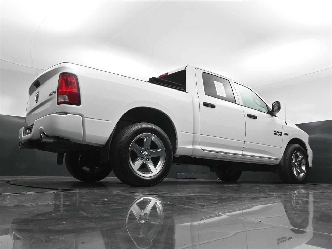 RAM 1500 Tradesman Crew Cab SWB 4WD 2015