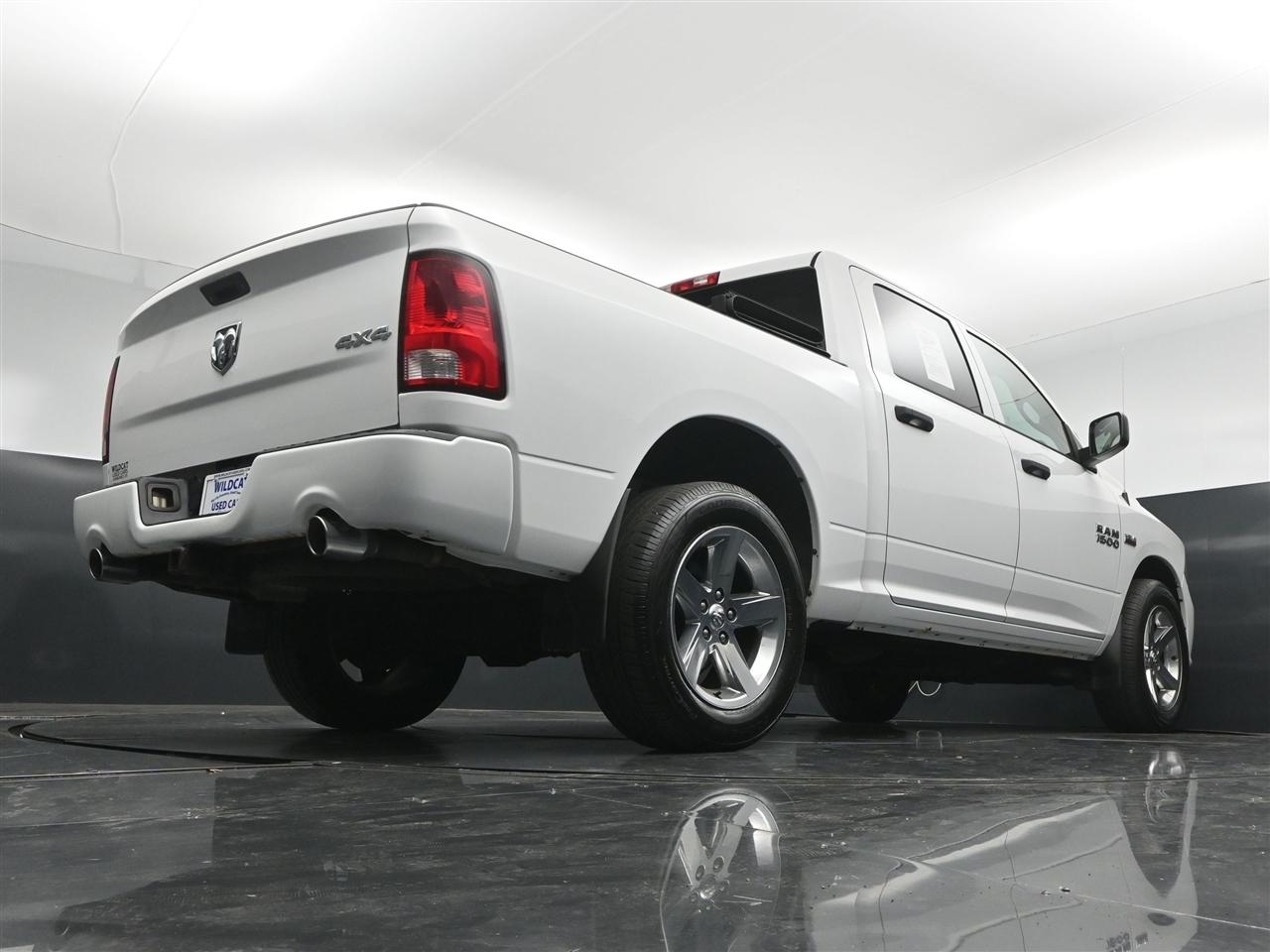RAM 1500 Tradesman Crew Cab SWB 4WD 2015