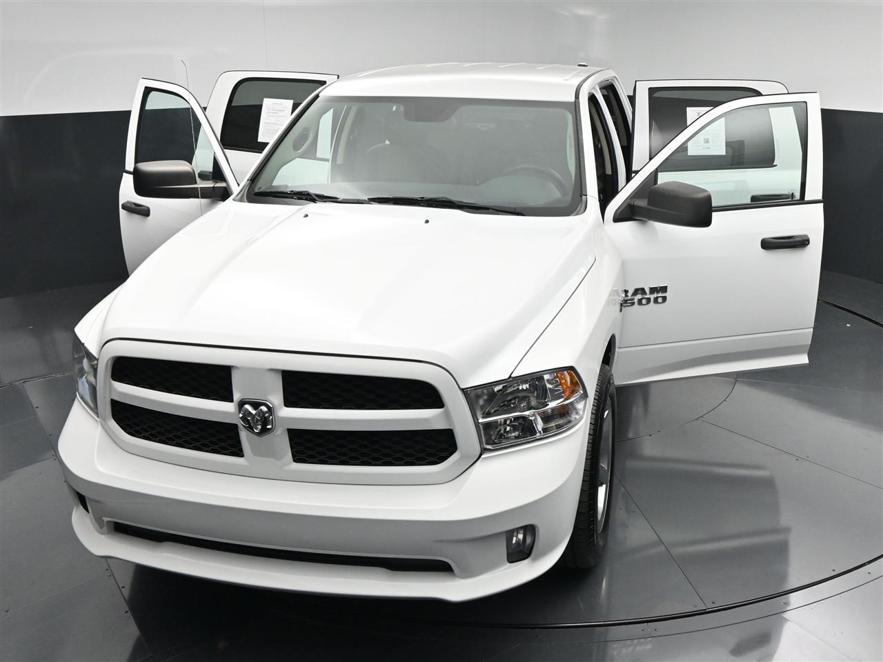 RAM 1500 Tradesman Crew Cab SWB 4WD 2015