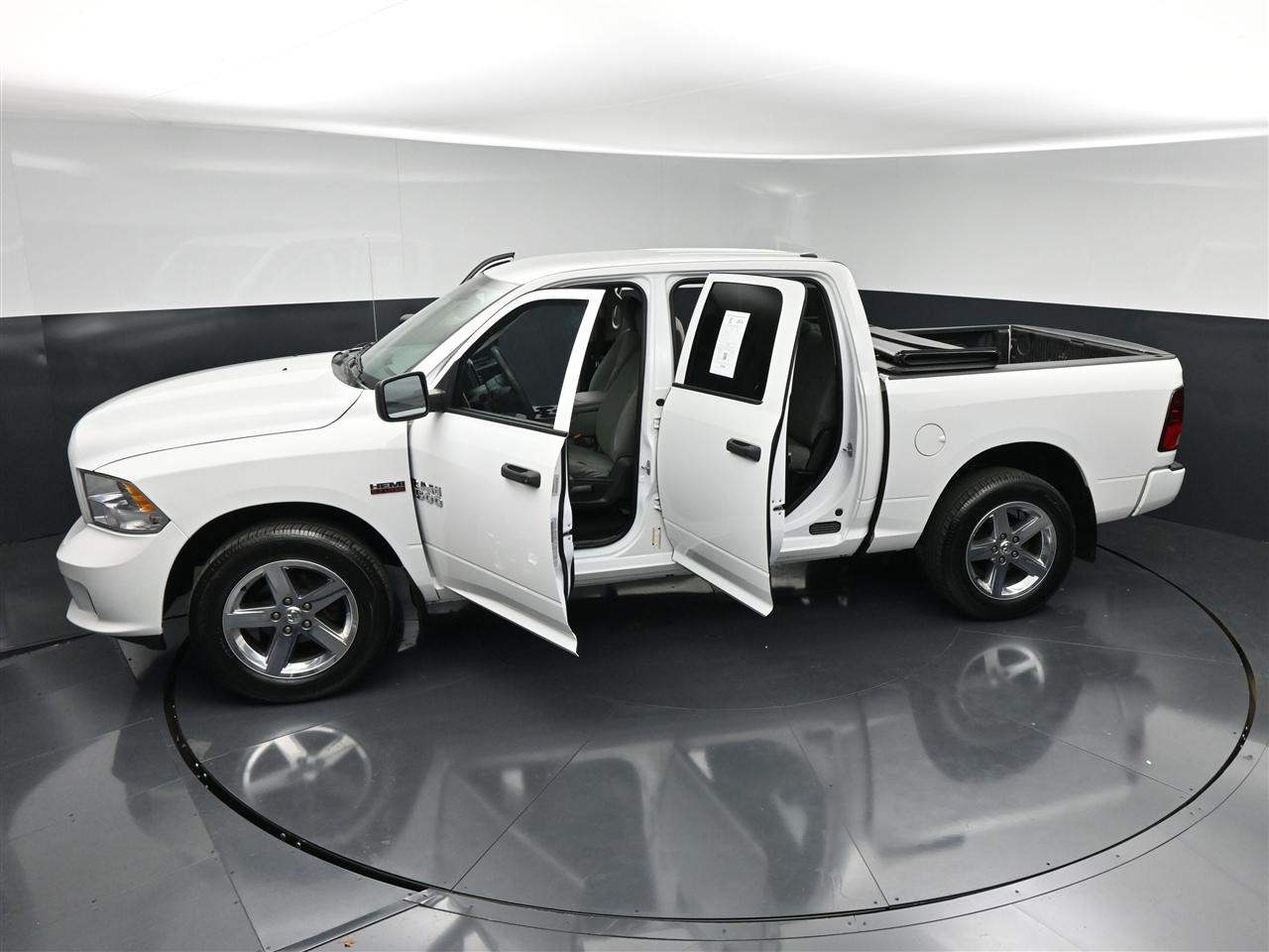 RAM 1500 Tradesman Crew Cab SWB 4WD 2015