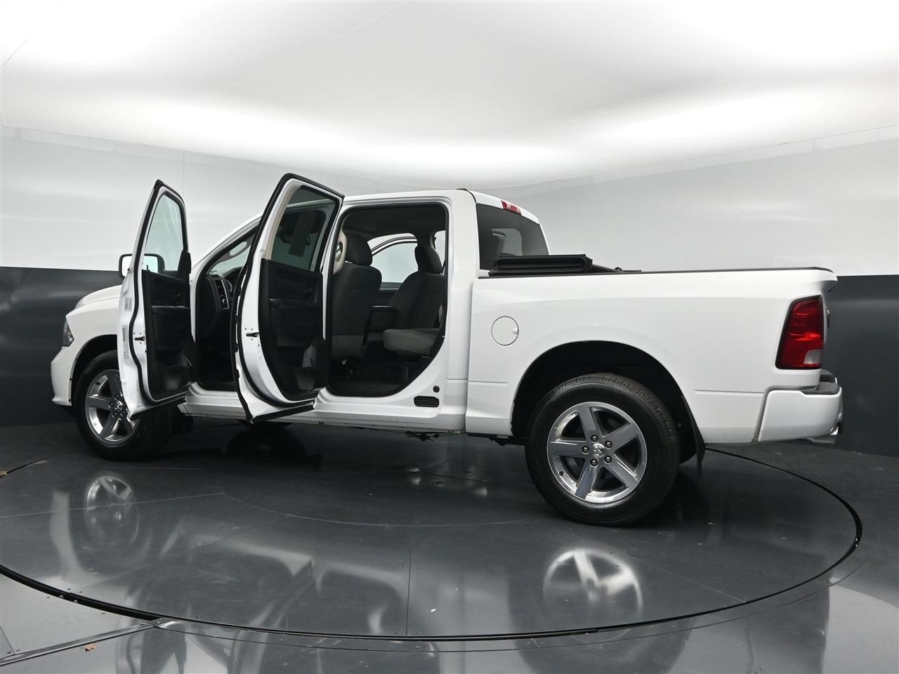 RAM 1500 Tradesman Crew Cab SWB 4WD 2015