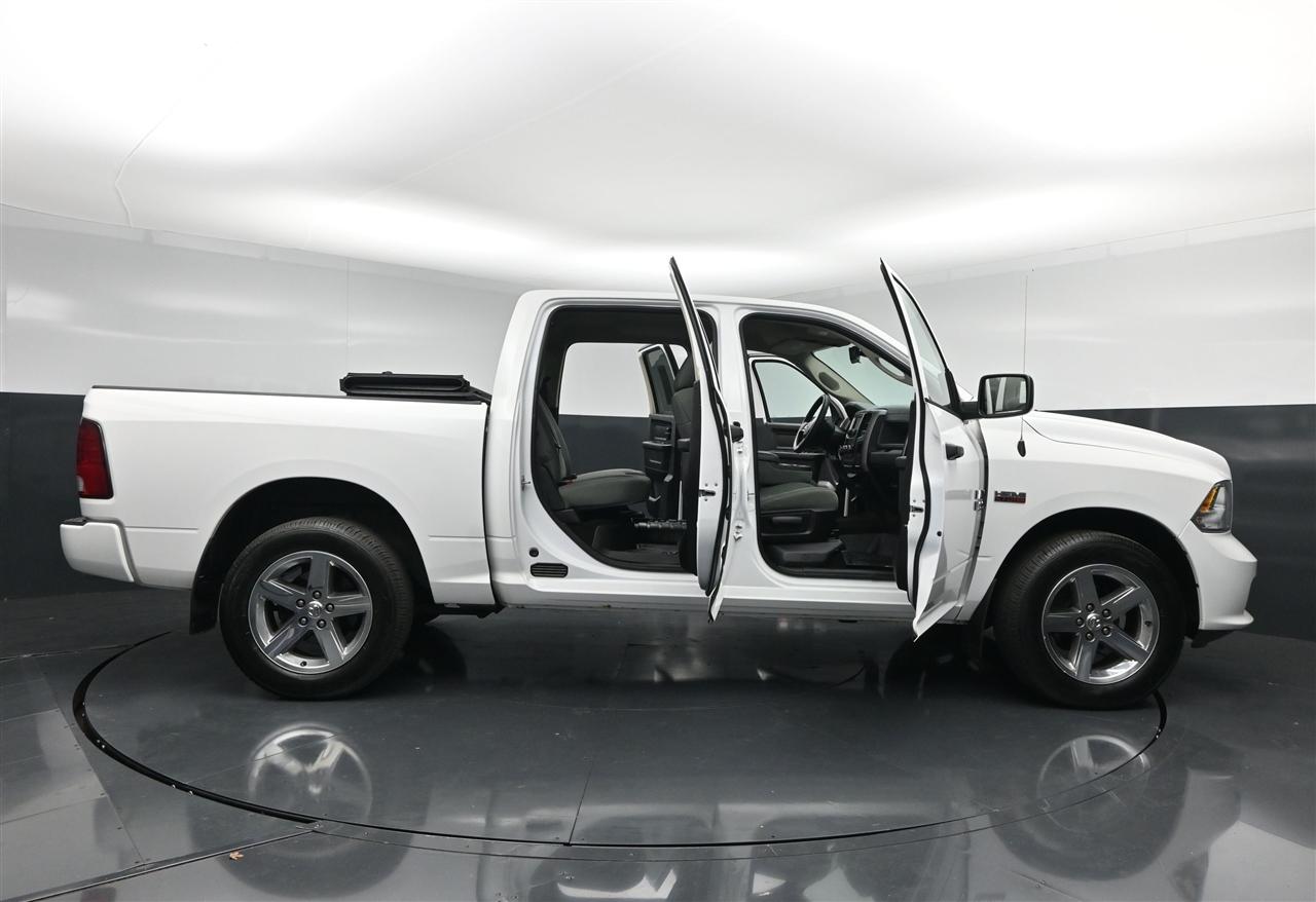 RAM 1500 Tradesman Crew Cab SWB 4WD 2015