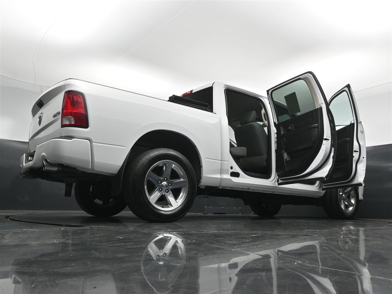 RAM 1500 Tradesman Crew Cab SWB 4WD 2015