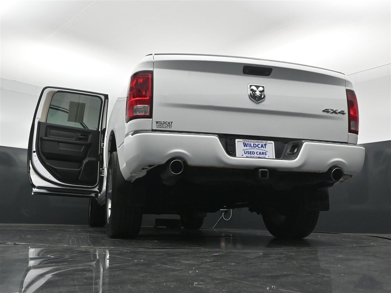 RAM 1500 Tradesman Crew Cab SWB 4WD 2015