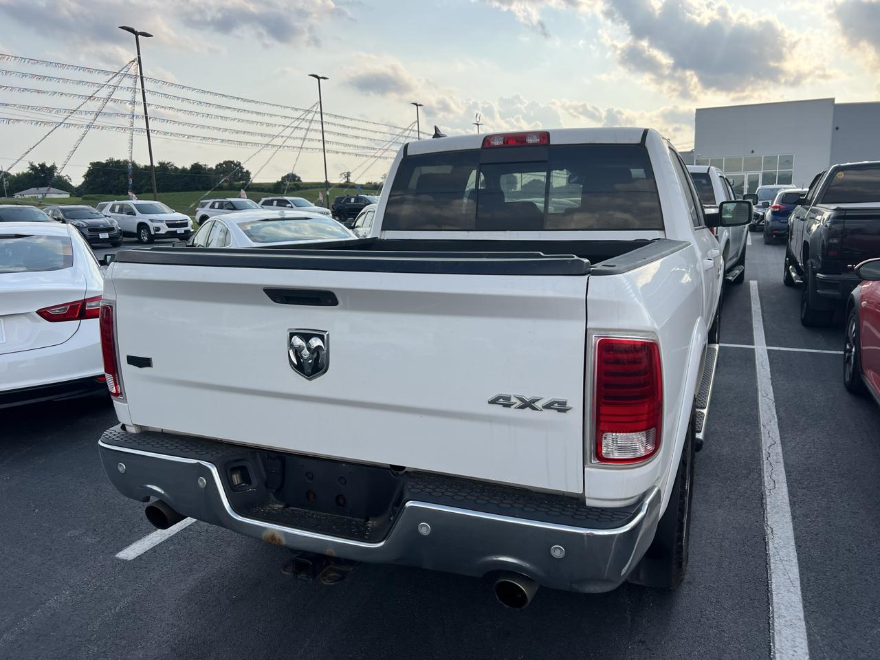 RAM 1500 Laramie Crew Cab SWB 4WD 2016