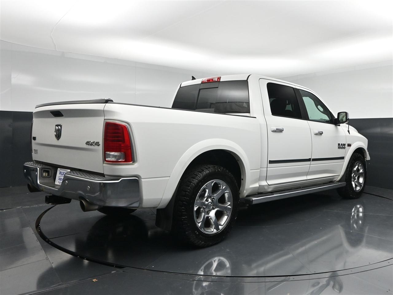 RAM 1500 Laramie Crew Cab SWB 4WD 2016