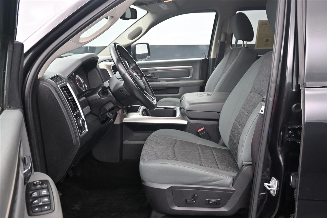 RAM 1500 Laramie Crew Cab SWB 4WD 2016