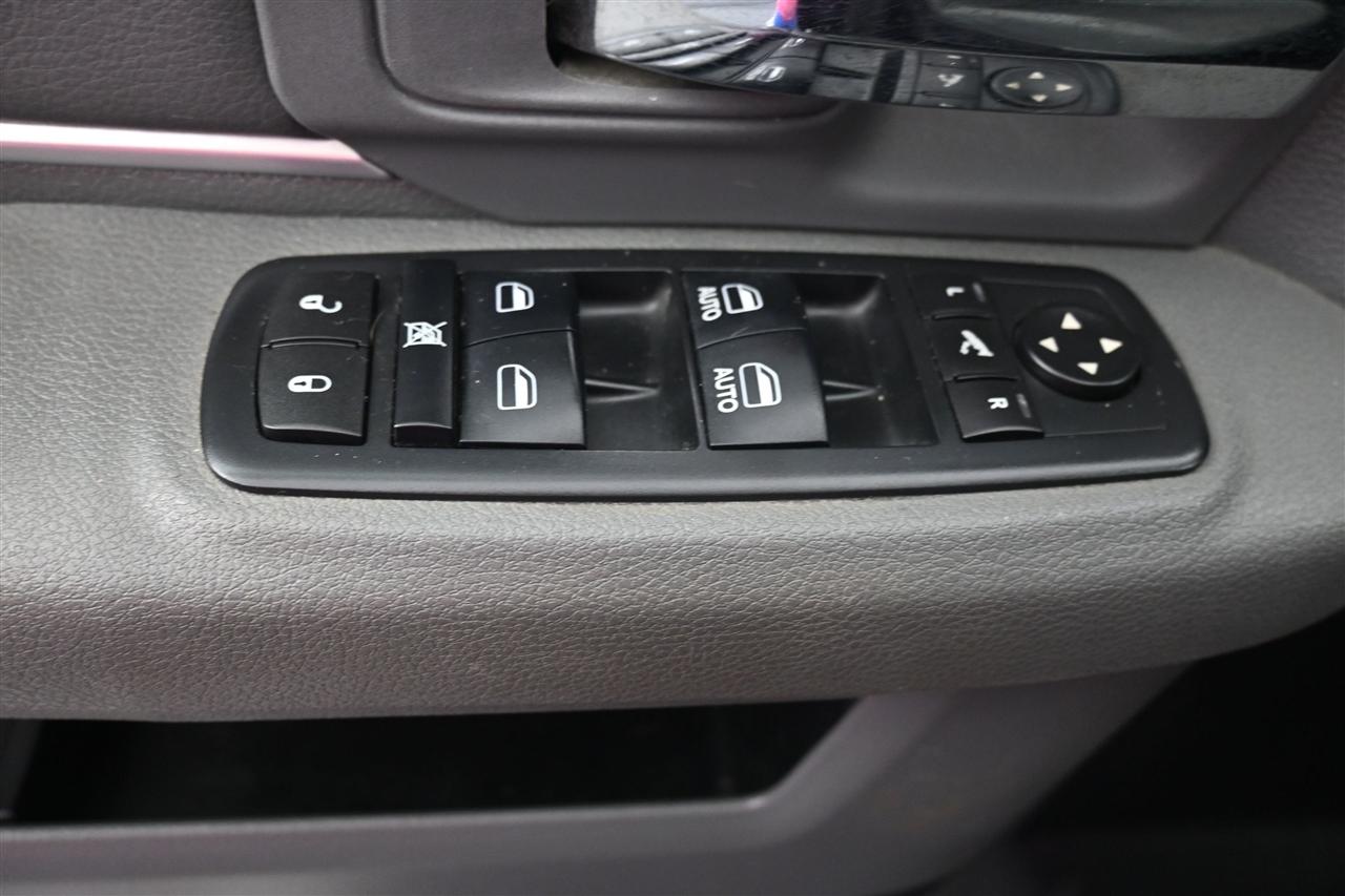 RAM 1500 Laramie Crew Cab SWB 4WD 2016