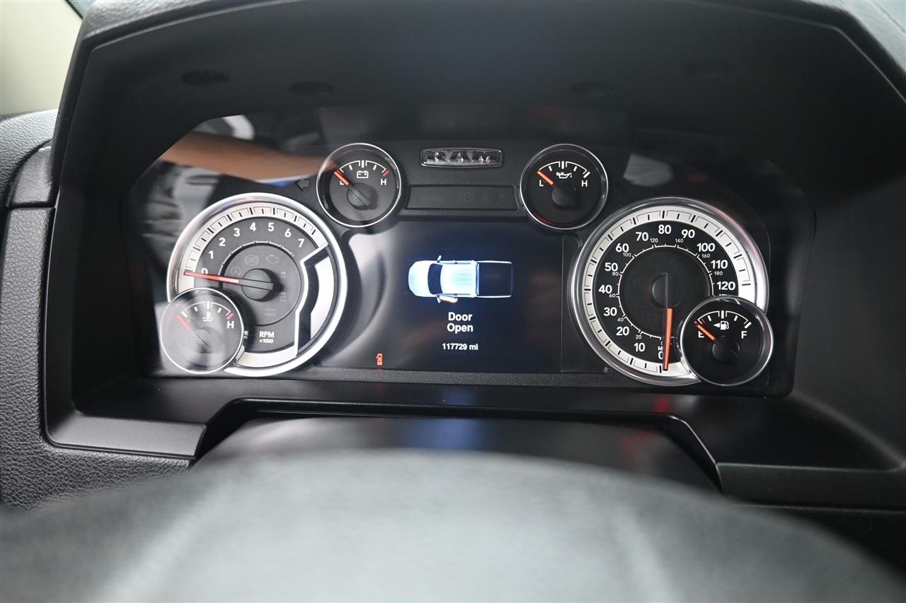 RAM 1500 Laramie Crew Cab SWB 4WD 2016