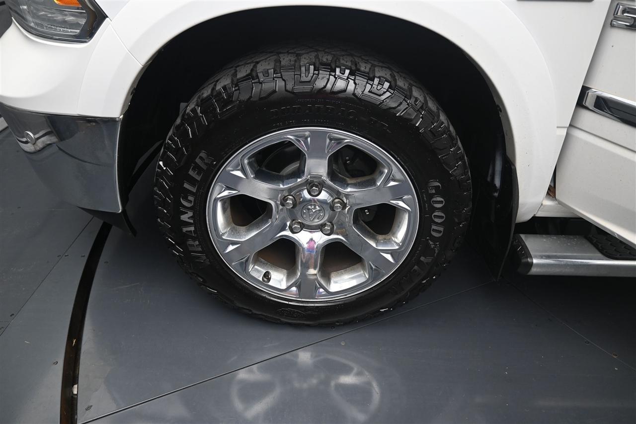 RAM 1500 Laramie Crew Cab SWB 4WD 2016