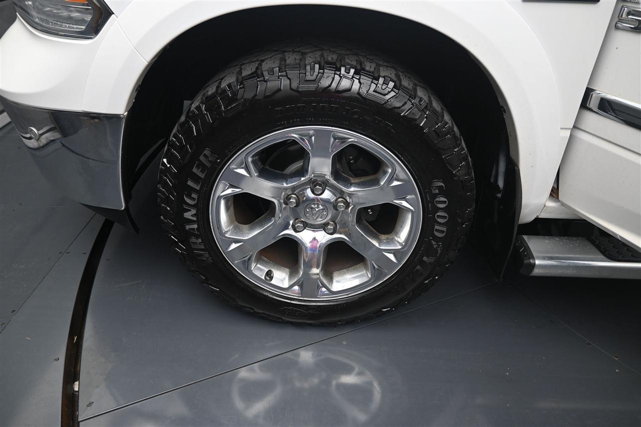 RAM 1500 Laramie Crew Cab SWB 4WD 2016