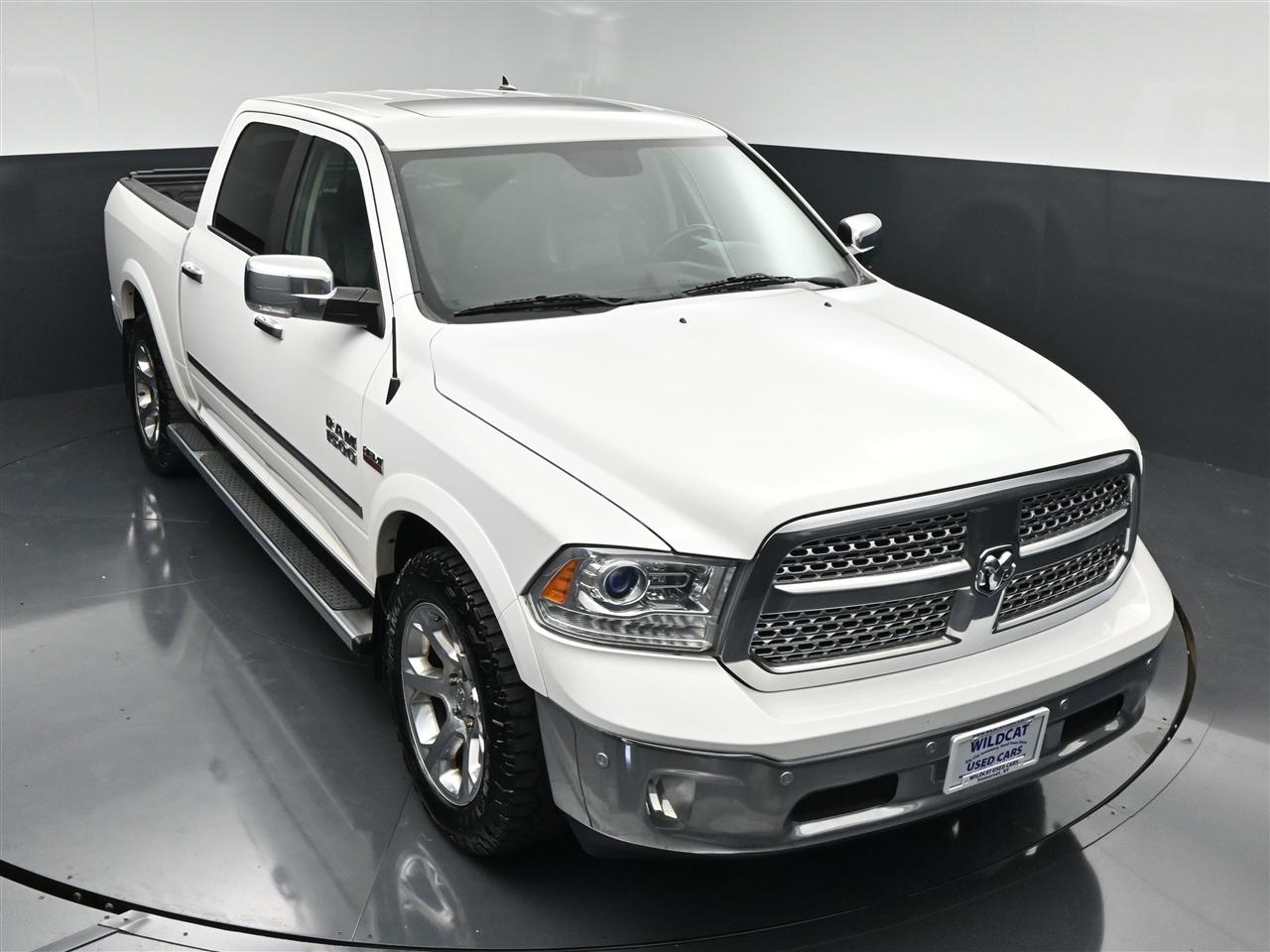 RAM 1500 Laramie Crew Cab SWB 4WD 2016