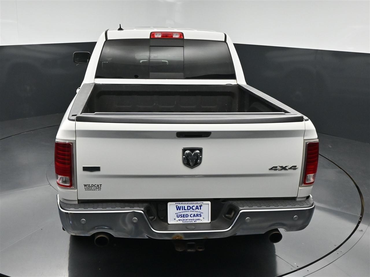 RAM 1500 Laramie Crew Cab SWB 4WD 2016