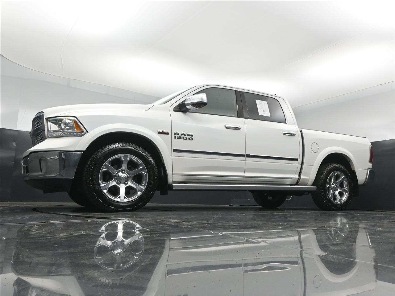 RAM 1500 Laramie Crew Cab SWB 4WD 2016