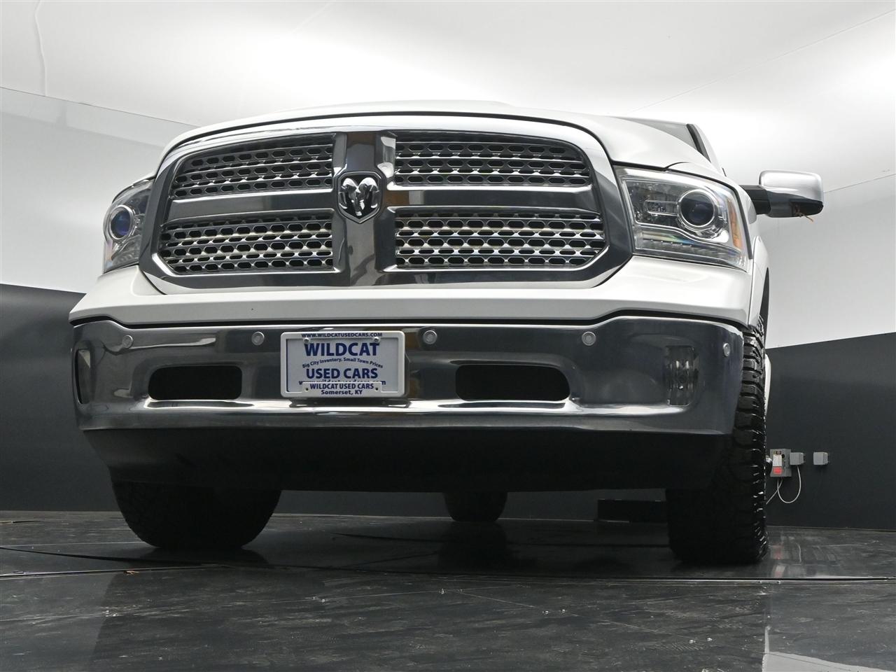 RAM 1500 Laramie Crew Cab SWB 4WD 2016