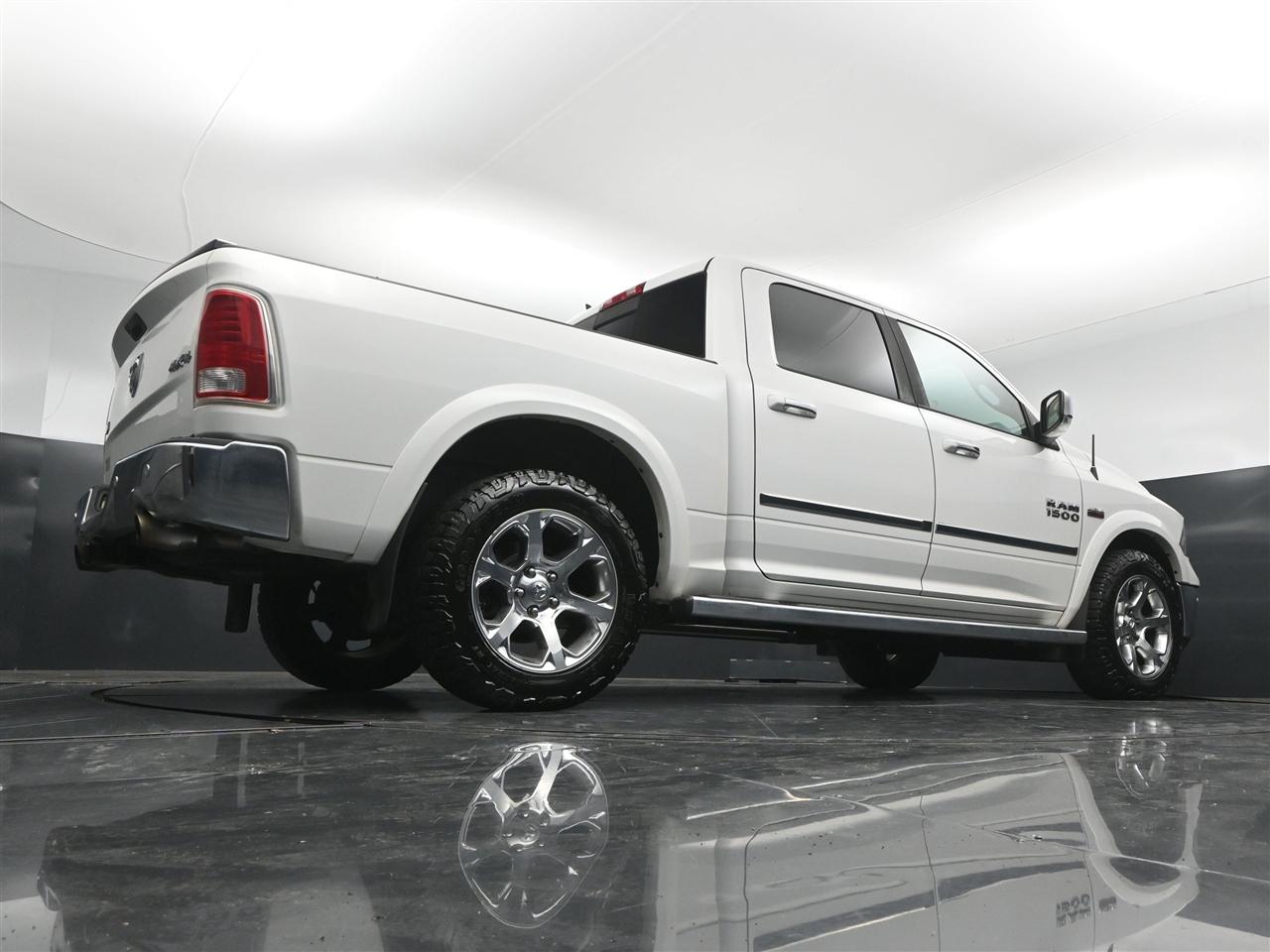 RAM 1500 Laramie Crew Cab SWB 4WD 2016