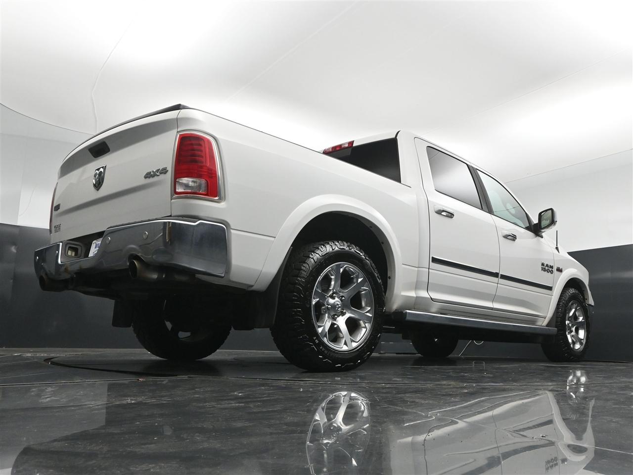 RAM 1500 Laramie Crew Cab SWB 4WD 2016