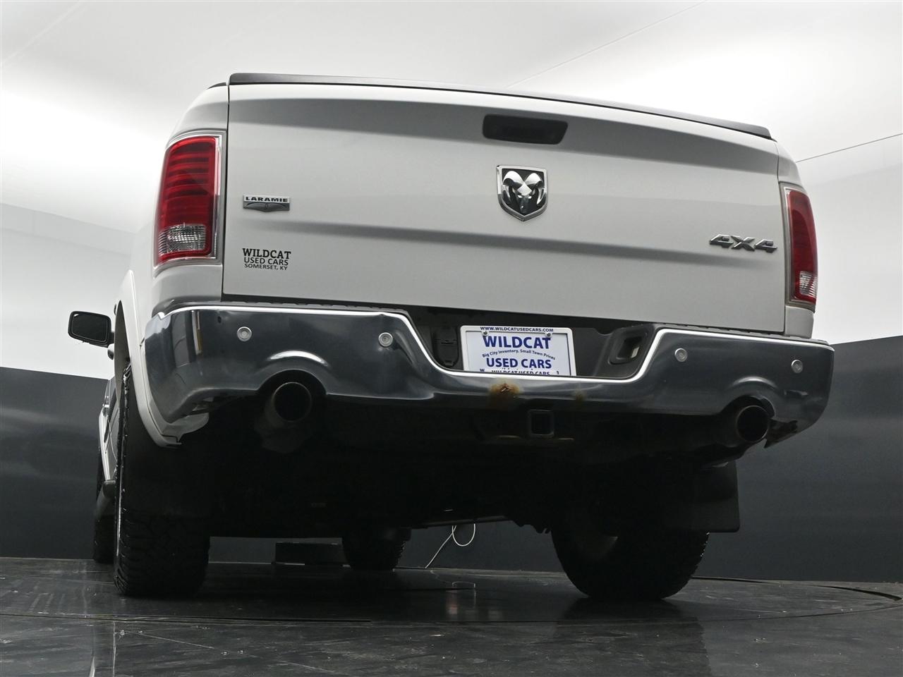 RAM 1500 Laramie Crew Cab SWB 4WD 2016