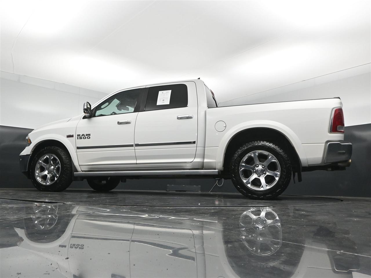 RAM 1500 Laramie Crew Cab SWB 4WD 2016