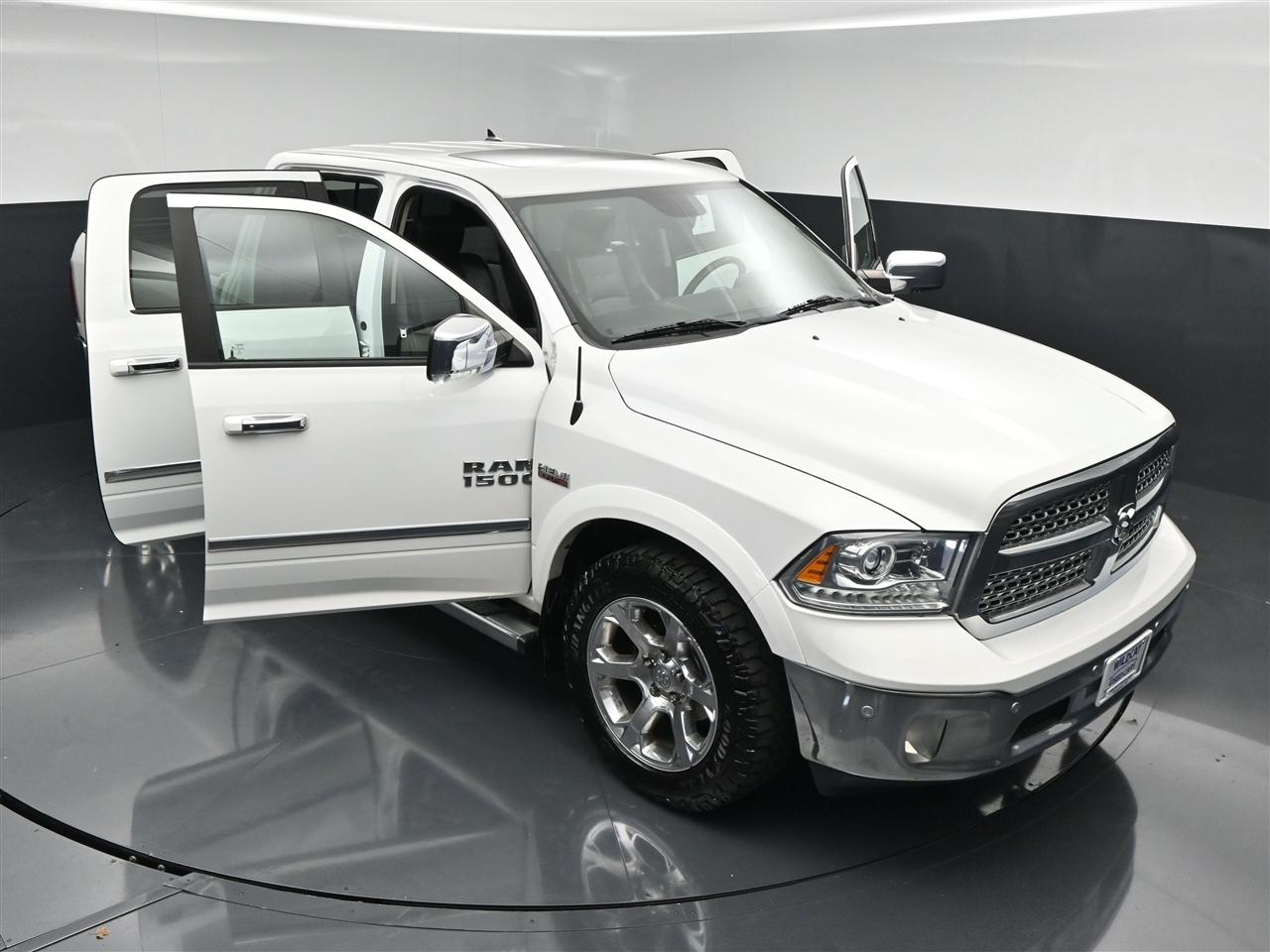 RAM 1500 Laramie Crew Cab SWB 4WD 2016