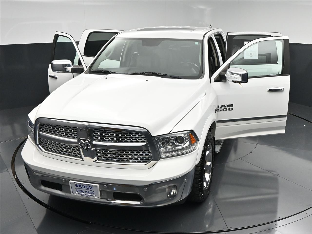 RAM 1500 Laramie Crew Cab SWB 4WD 2016